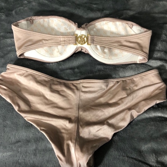 Victoria’s Secret Bikini - Picture 5 of 8